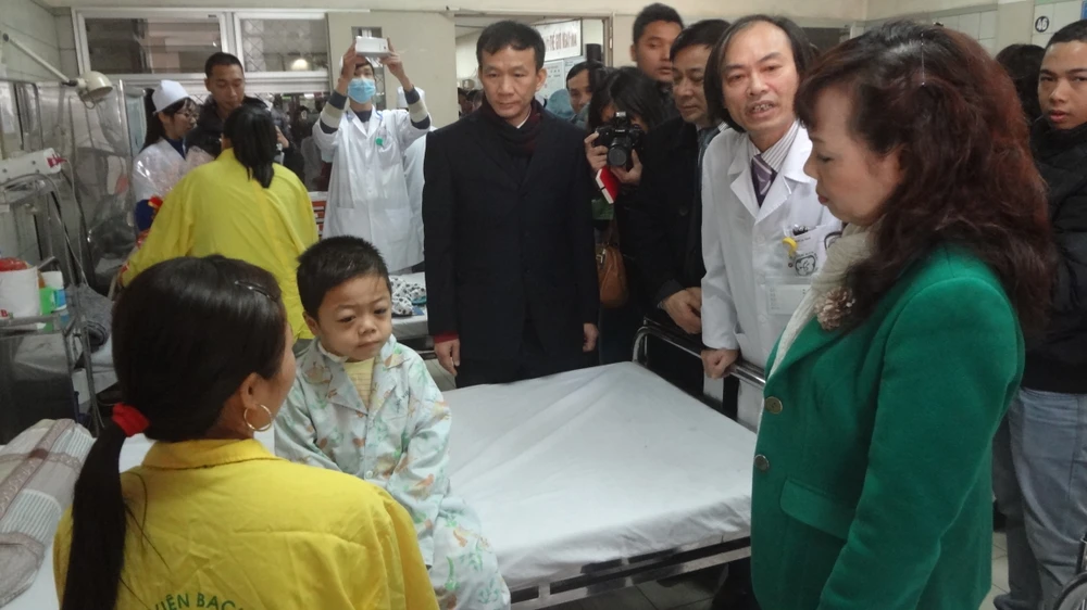 Bộ trưởng Bộ Y tế “vi hành“ ảnh 8